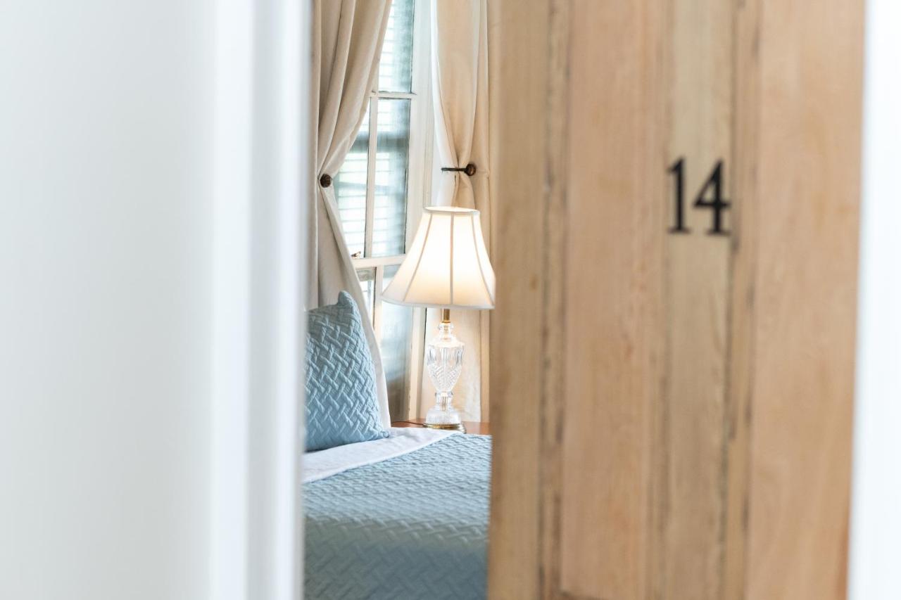 Kamer met Queensize Bed en Balkon