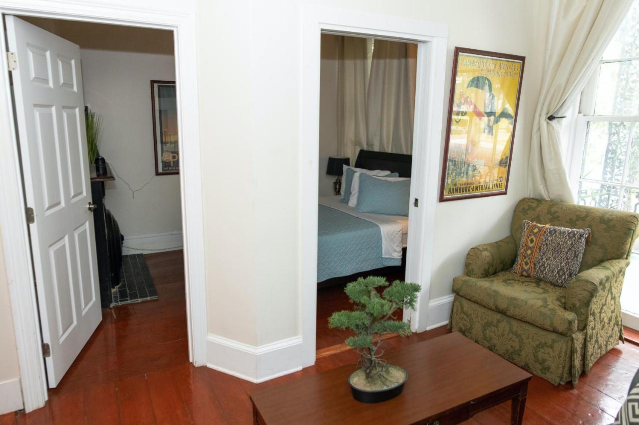 Kamer met Queensize Bed en Balkon