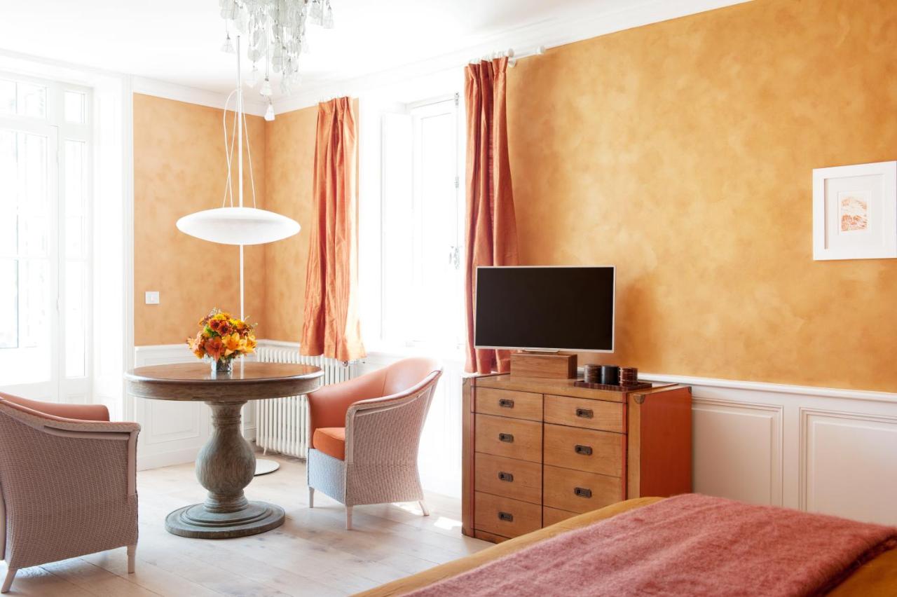 Rust-Colored Suite with Private Hammam