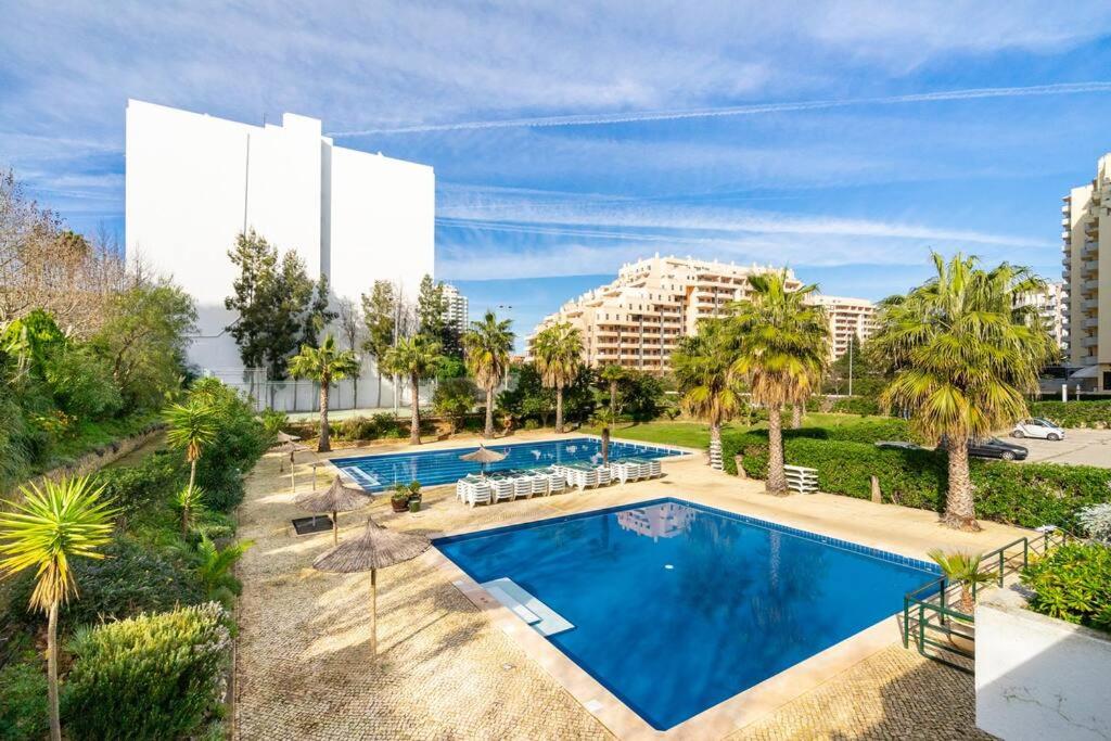 Praia da Rocha, 4G Jardins da Rocha, Sunny Studio, Air Conditioning, two Pools, Internet, Parking, by IG - Chambres d'hôtes Portimão