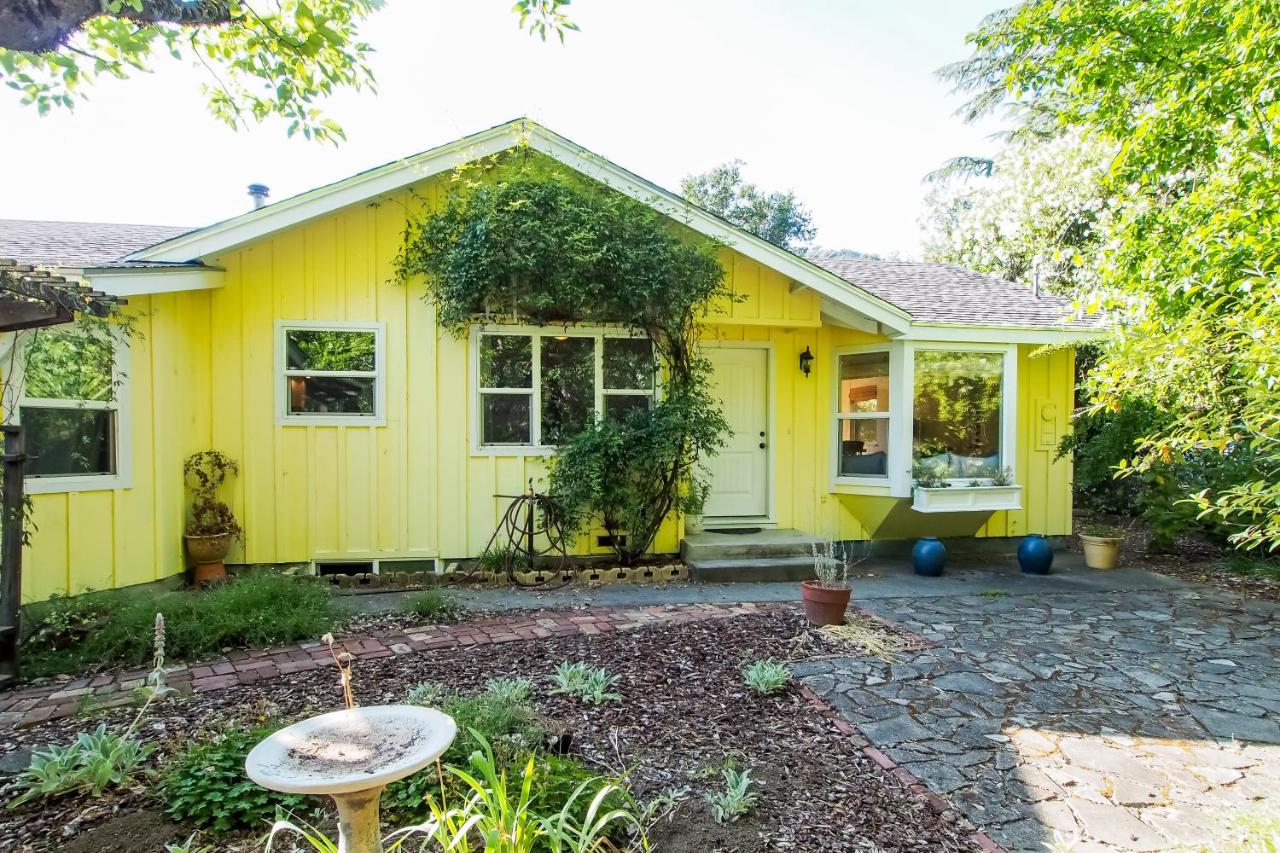 Cloverdale Creekside Retreat - B&B