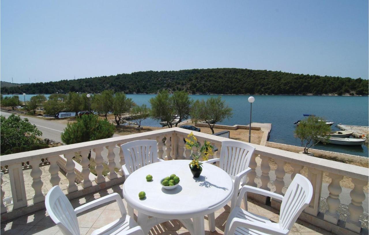 B&B Jadrtovac - Cozy Apartment In Jadrtovac With House Sea View - Bed and Breakfast Jadrtovac