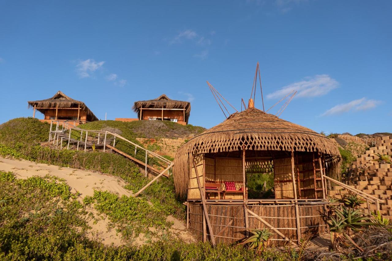 Bela Flor Beach Front Apartments - Bed and Breakfast