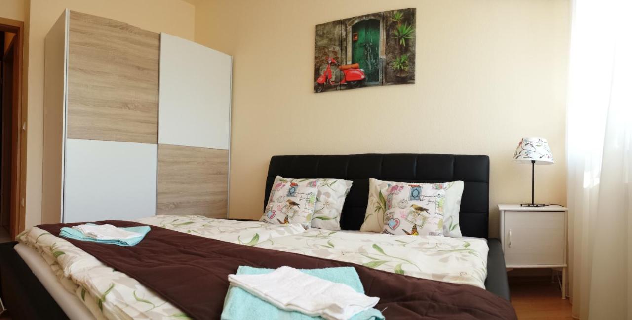 One-Bedroom Apartment with Balcony