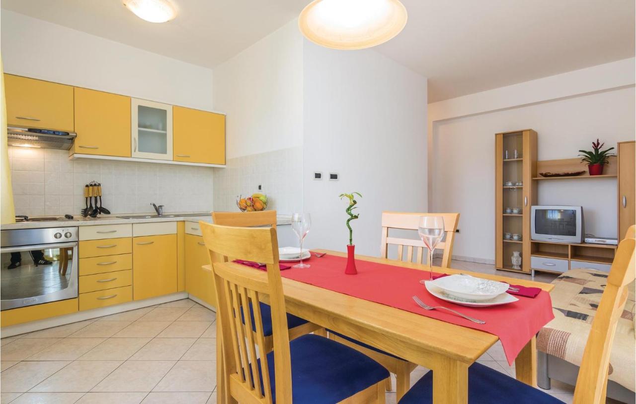 B&B Parenzo - Stunning Apartment In Porec With 2 Bedrooms And Wifi - Bed and Breakfast Parenzo