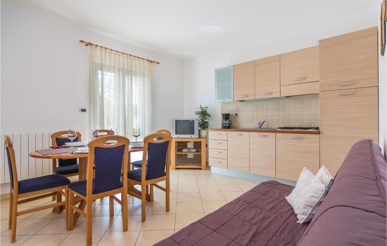 B&B Poreč - Beautiful Apartment In Porec With 2 Bedrooms And Wifi - Bed and Breakfast Poreč