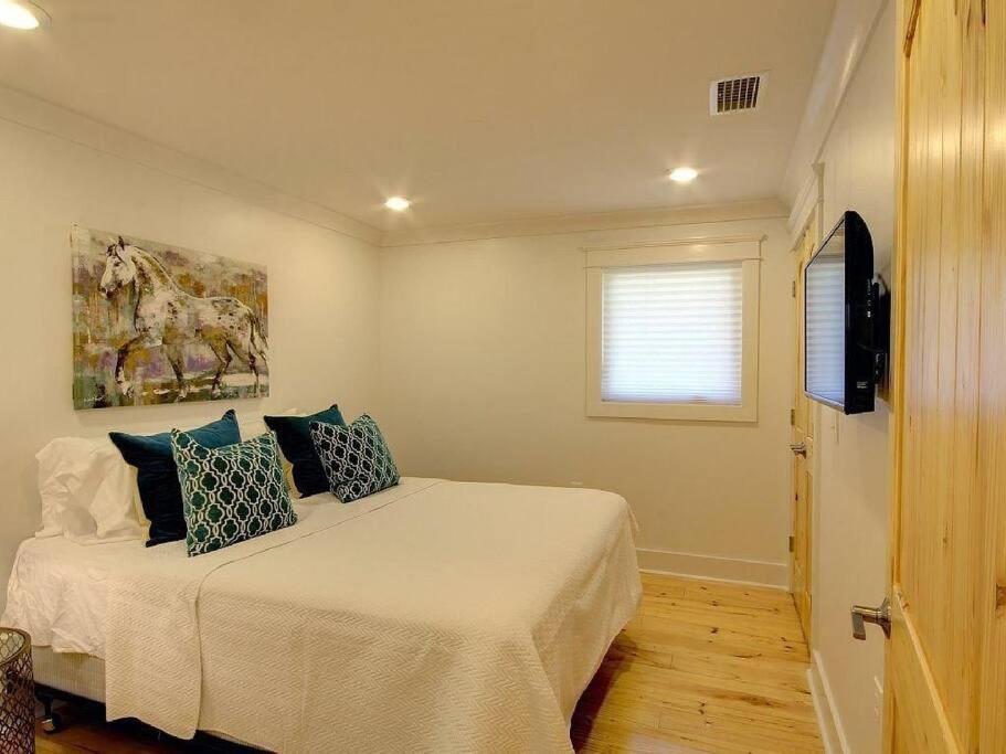 Downtown Fairhope Cottage - Bed and Breakfast