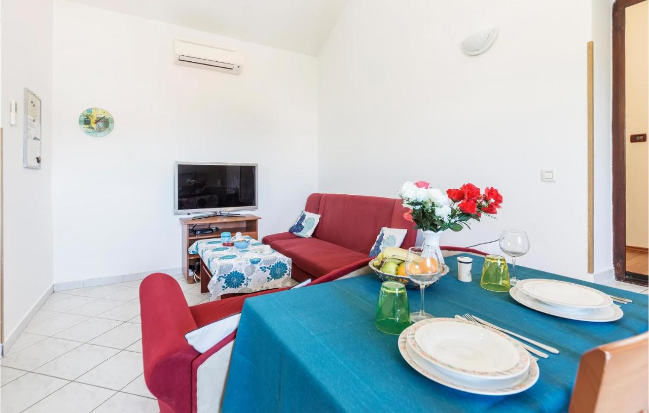 B&B Valdebek - Stunning Apartment In Pula With 1 Bedrooms And Wifi - Bed and Breakfast Valdebek