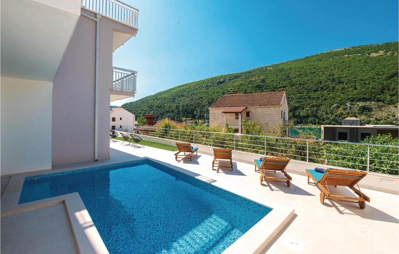 B&B Mokošica - Nice Apartment In Mokosica With 3 Bedrooms, Wifi And Outdoor Swimming Pool - Bed and Breakfast Mokošica