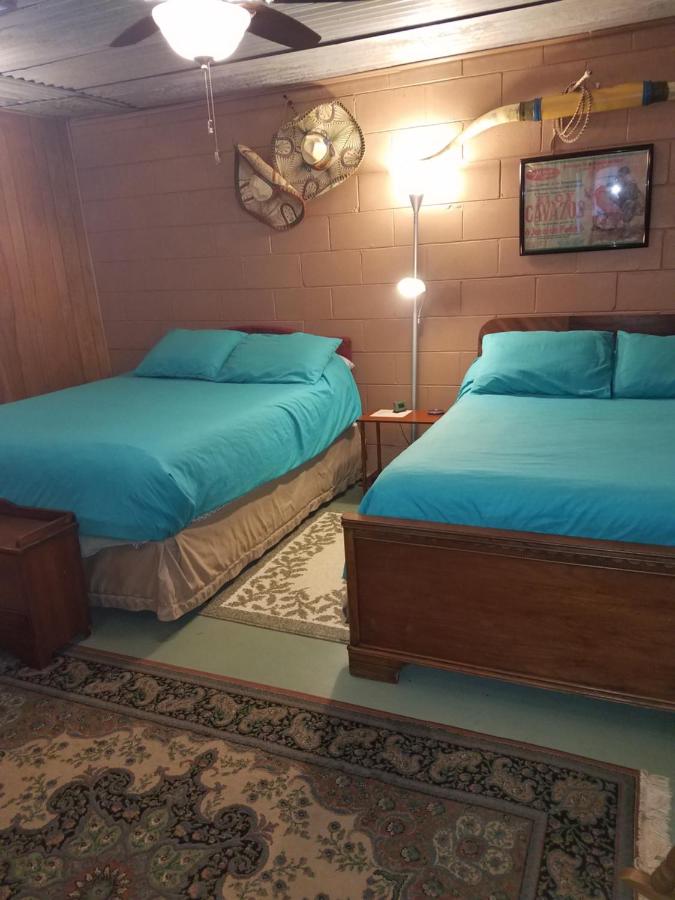 Basic Driepersoonskamer met Gedeelde Badkamer