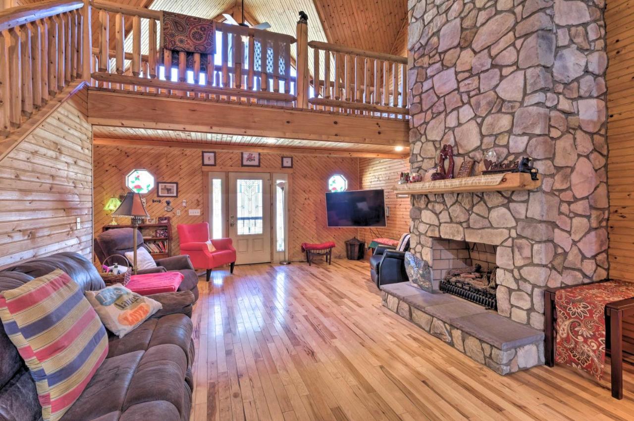 B&B Luray - Pet Friendly Garnerland Home with Deck and Porch! - Bed and Breakfast Luray