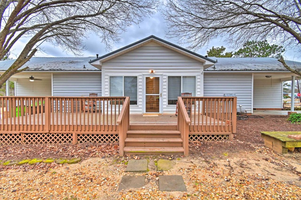 Pet-Friendly Lillington Abode about 1 Mi to River - B&B