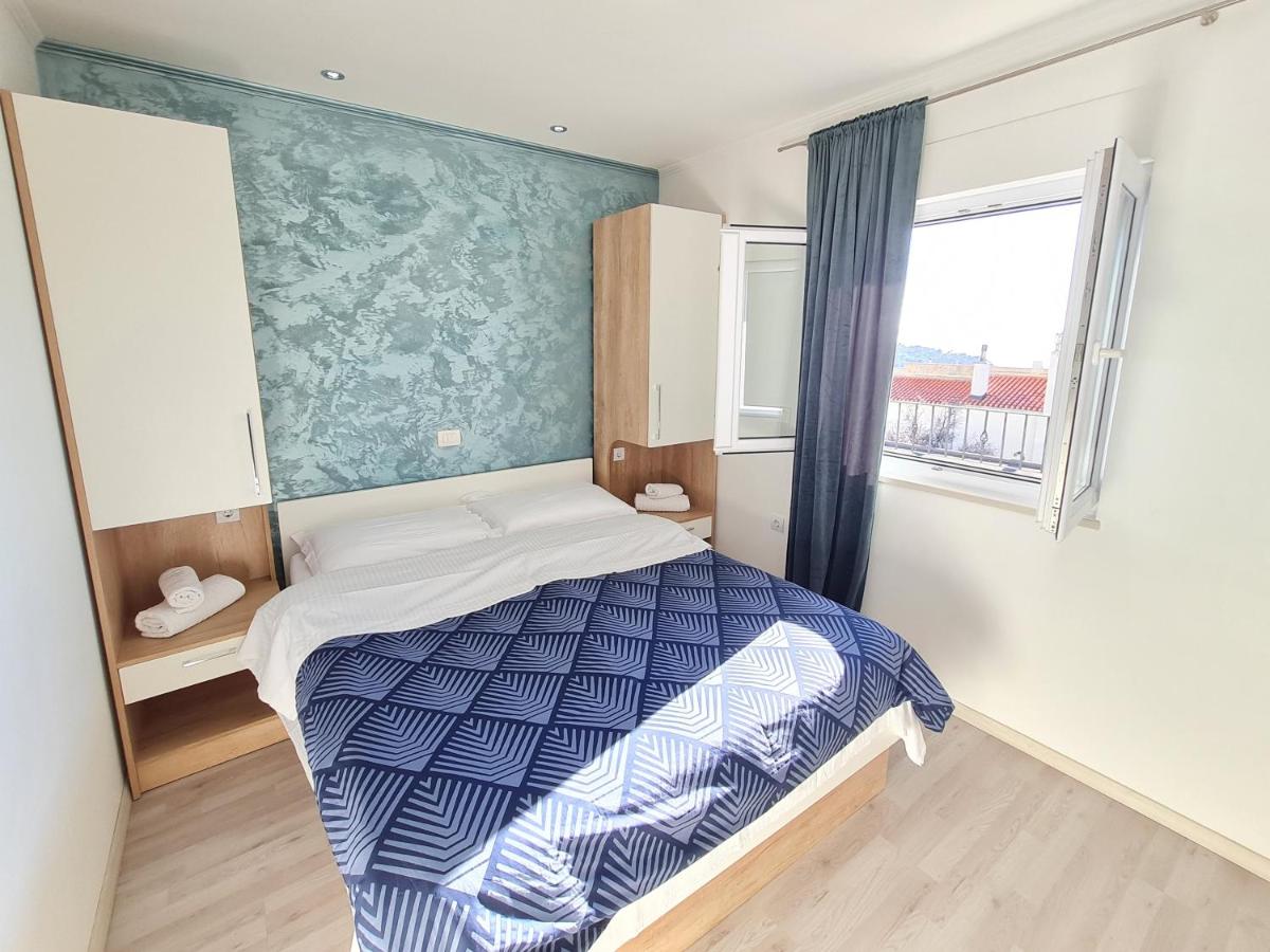 Apartamento de 1 dormitorio con balcón y vistas al mar