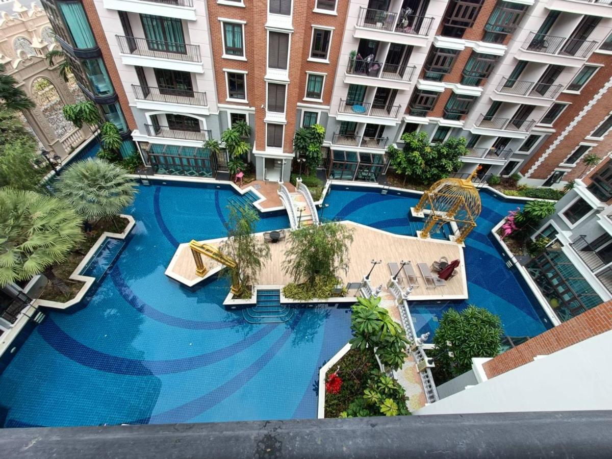 King Room with Pool Access