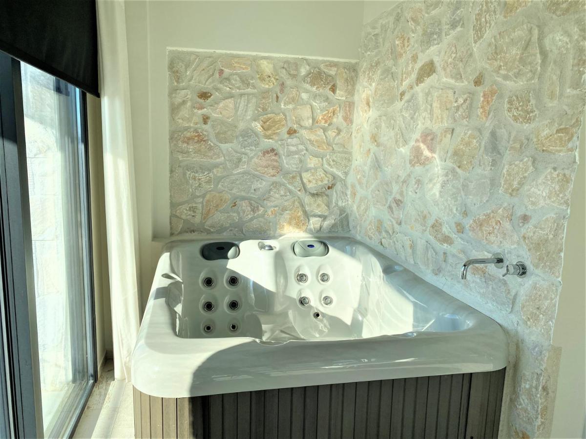 Deluxe Suite with Spa Bath
