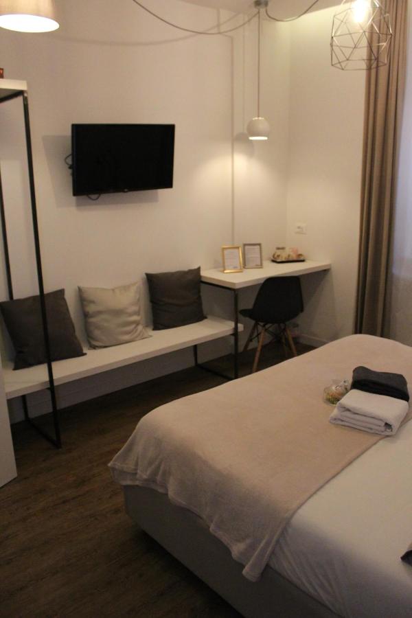 Deluxe Double Room with Shower
