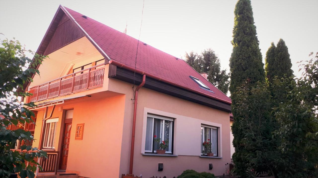 B&B Mezőkövesd - Nárcisz Vendégház - Bed and Breakfast Mezőkövesd