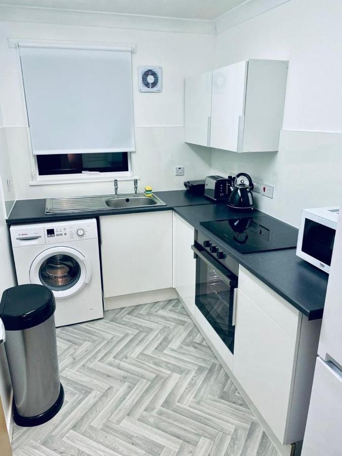 B&B Glasgow - Modern 2 Bedroom Apartment With Free Parking - Bed and Breakfast Glasgow