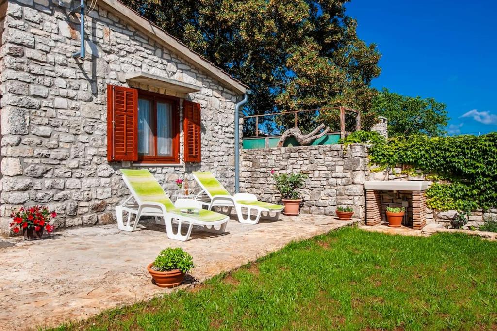 Charming House Nino with a fenced yard - B&B