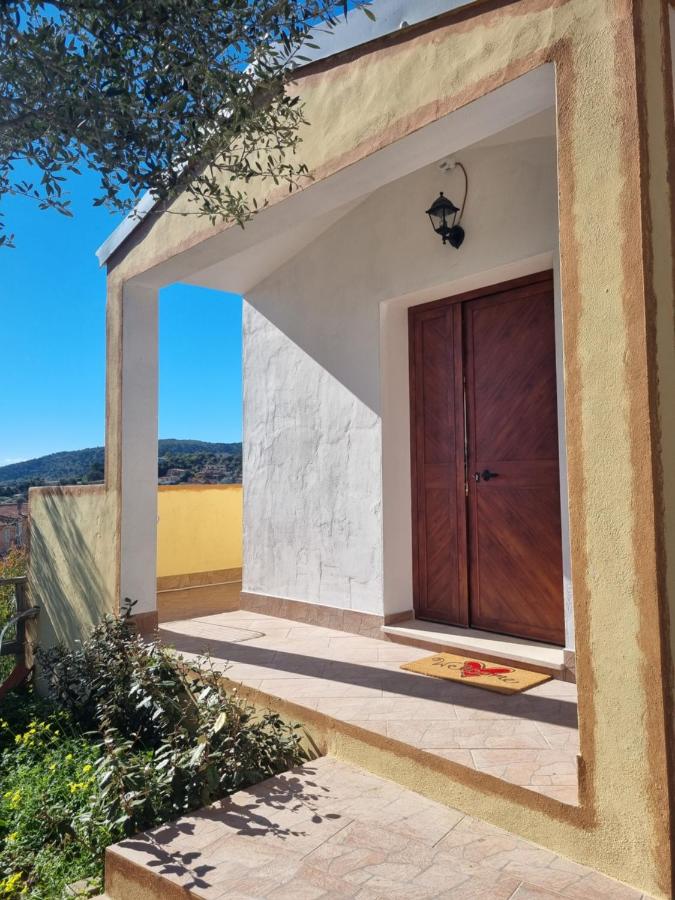 Martina's Place (with panoramic views) - B&B