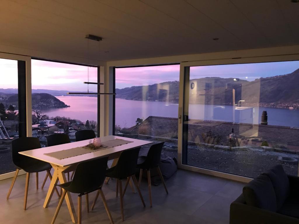 Moderne Unterkunft mit Panoramablick auf Thunersee - B&B Krattigen