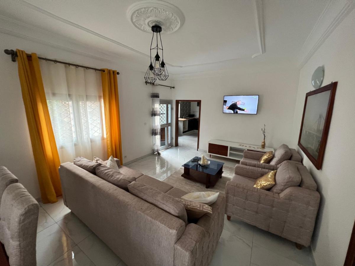 RÉSIDENCE MEUBLÉE 1ERE CLASSE DOUALA pk 15 - Chambres d’hôtes Douala
