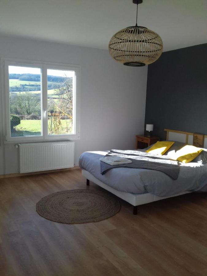 B&B Villy-en-Auxois - Agréable chambre meublée, vue sur la vallée de l'Auxois - Bed and Breakfast Villy-en-Auxois