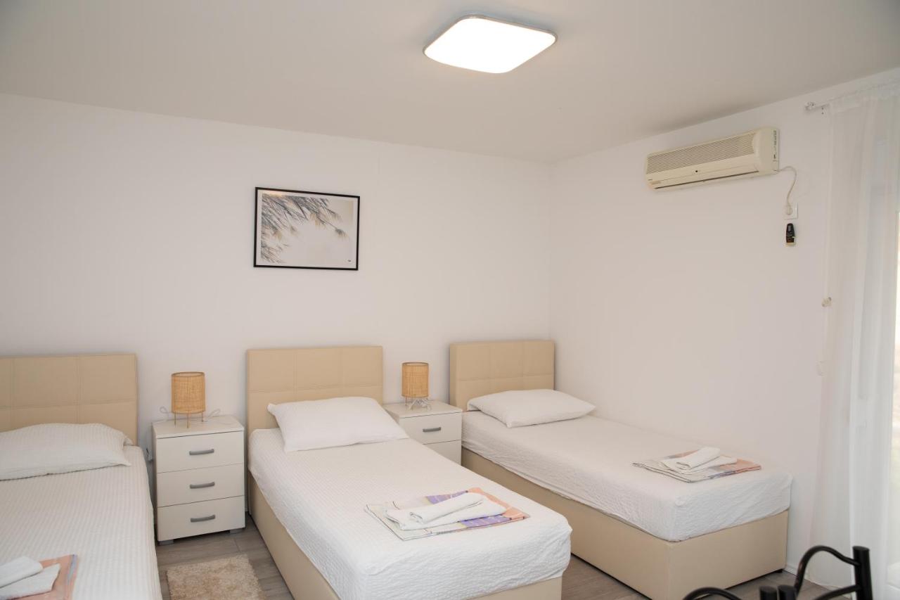 Dreibettzimmer mit Balkon