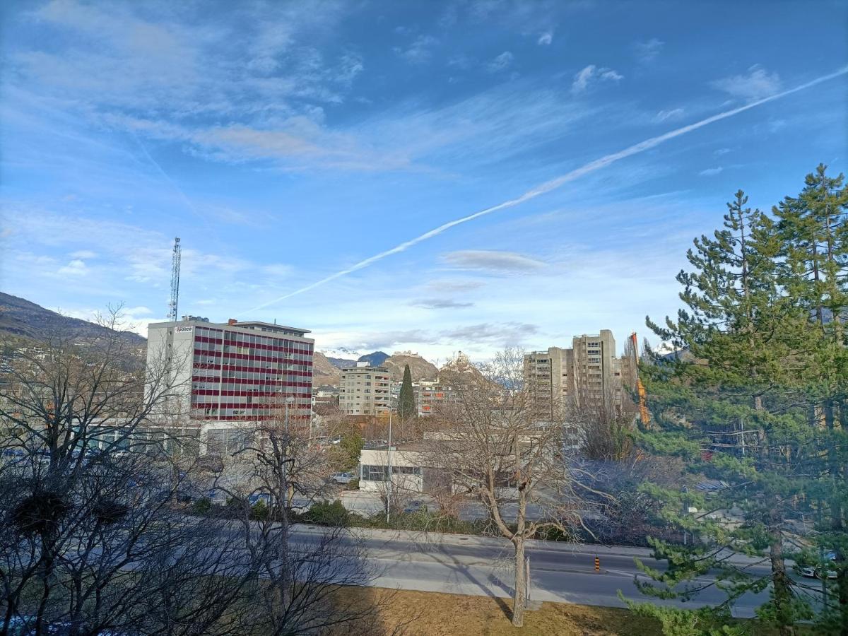 Studio lumineux bien placé en ville de Sion - B&B Sion