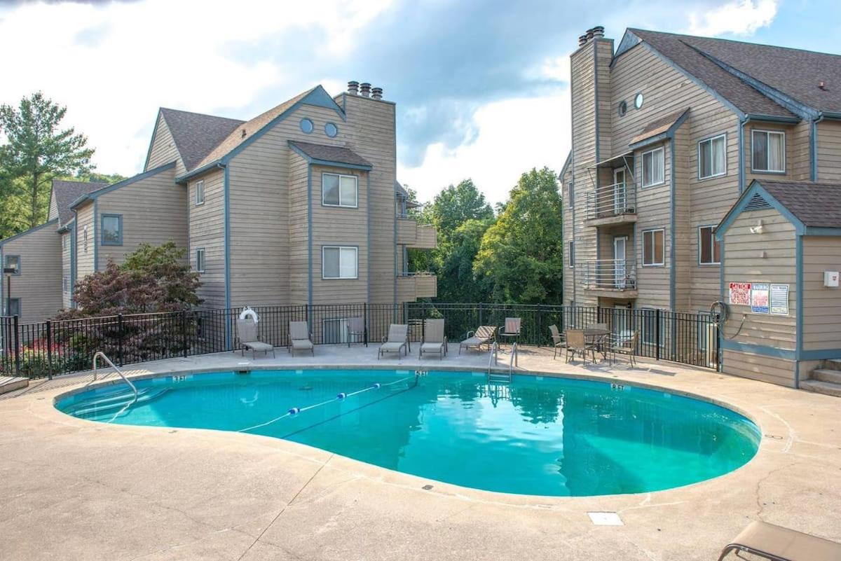 Mountain Villa Magnificent Views - 2 Pools, Fireplace & Hot Tub - B&B