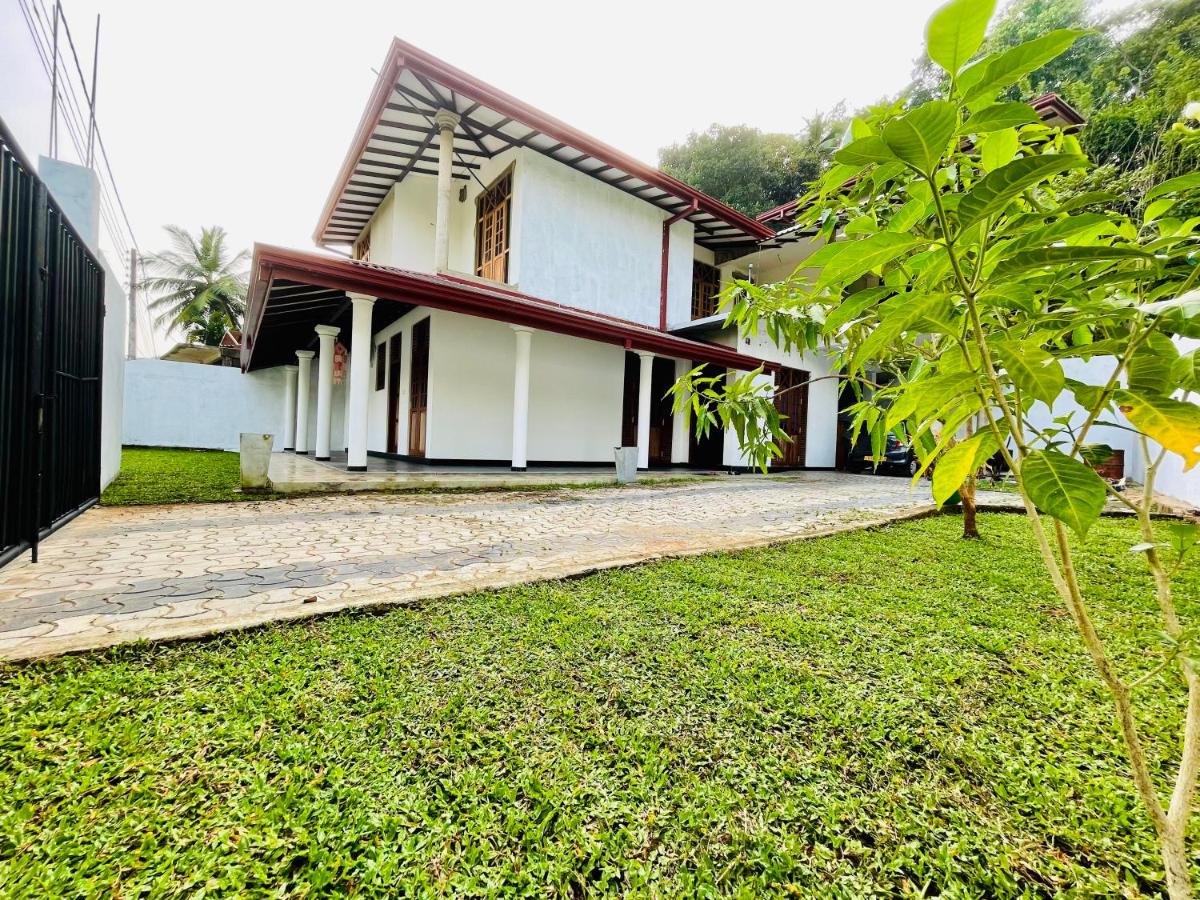 Summer Bliss Villa - B&B Unawatuna
