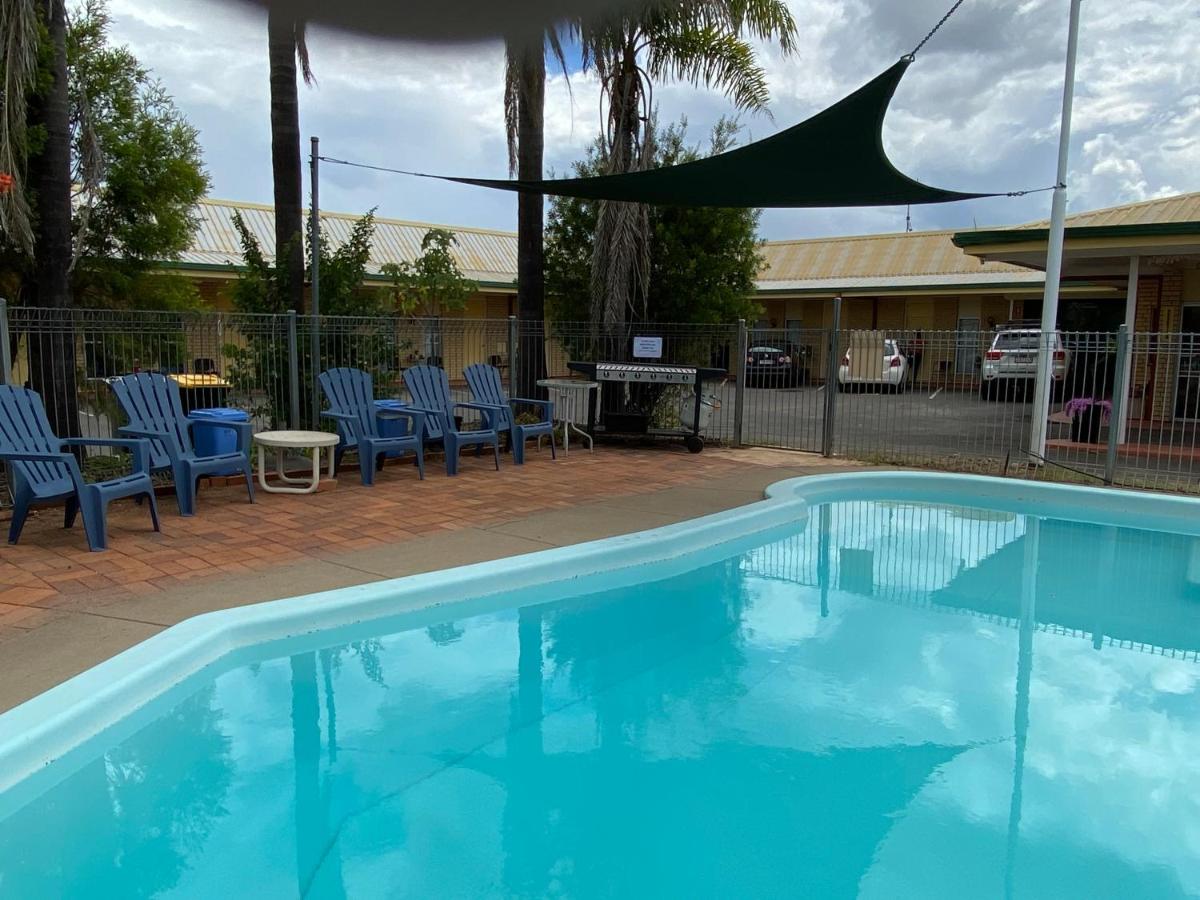 Golden West Motor Inn - B&B