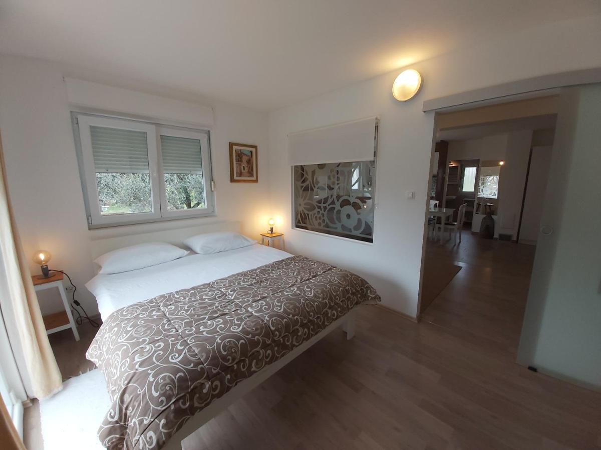 Apartment mit Poolblick