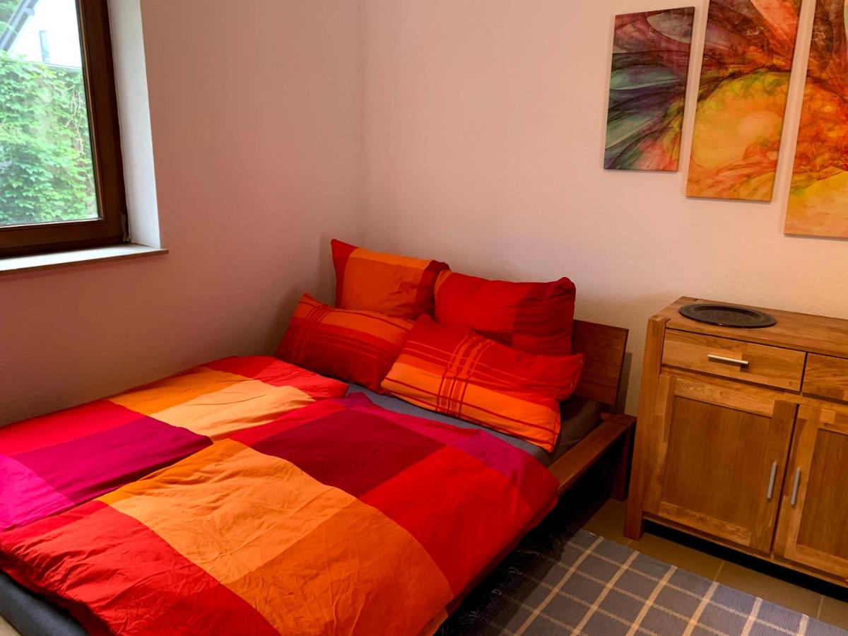UPGRADE - frisch renoviert - Ferienwohnung Monteuerswohnung am Bauernhofweg in Lohmar nahe S-Bahnhof Messe Flughafen - B&B