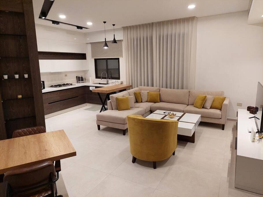 Exquisite Modern 2-bedroom Rental Unit - Ferienwohnung Amman