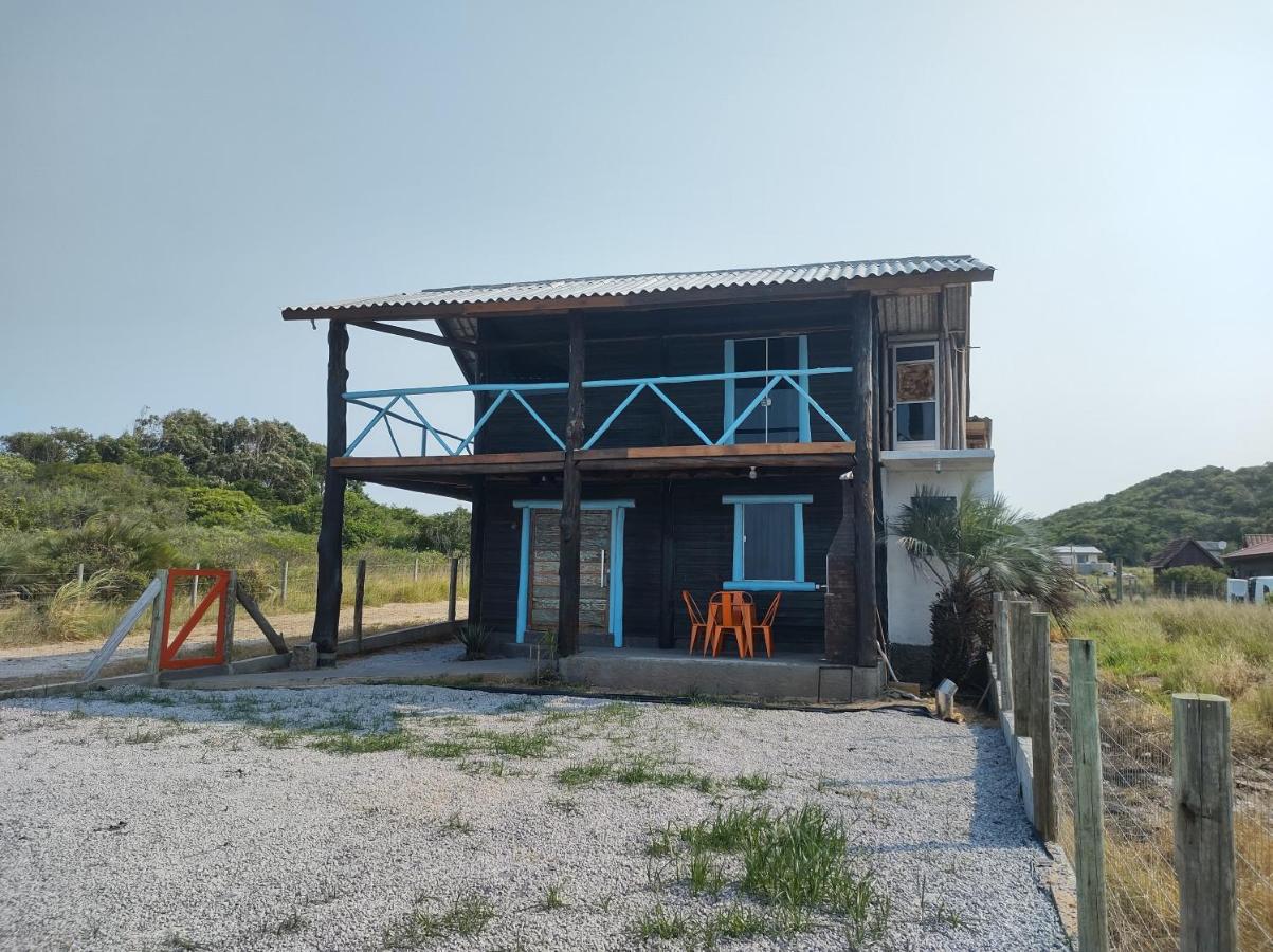 Cabana rústica a 900m da Praia da Ribanceira - Bed and Breakfast Imbituba