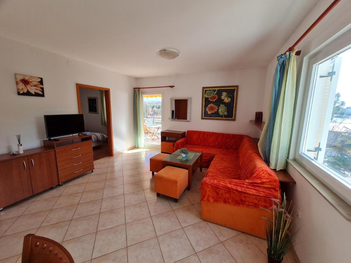 Comfort One-Bedroom Apartment with Sea View 