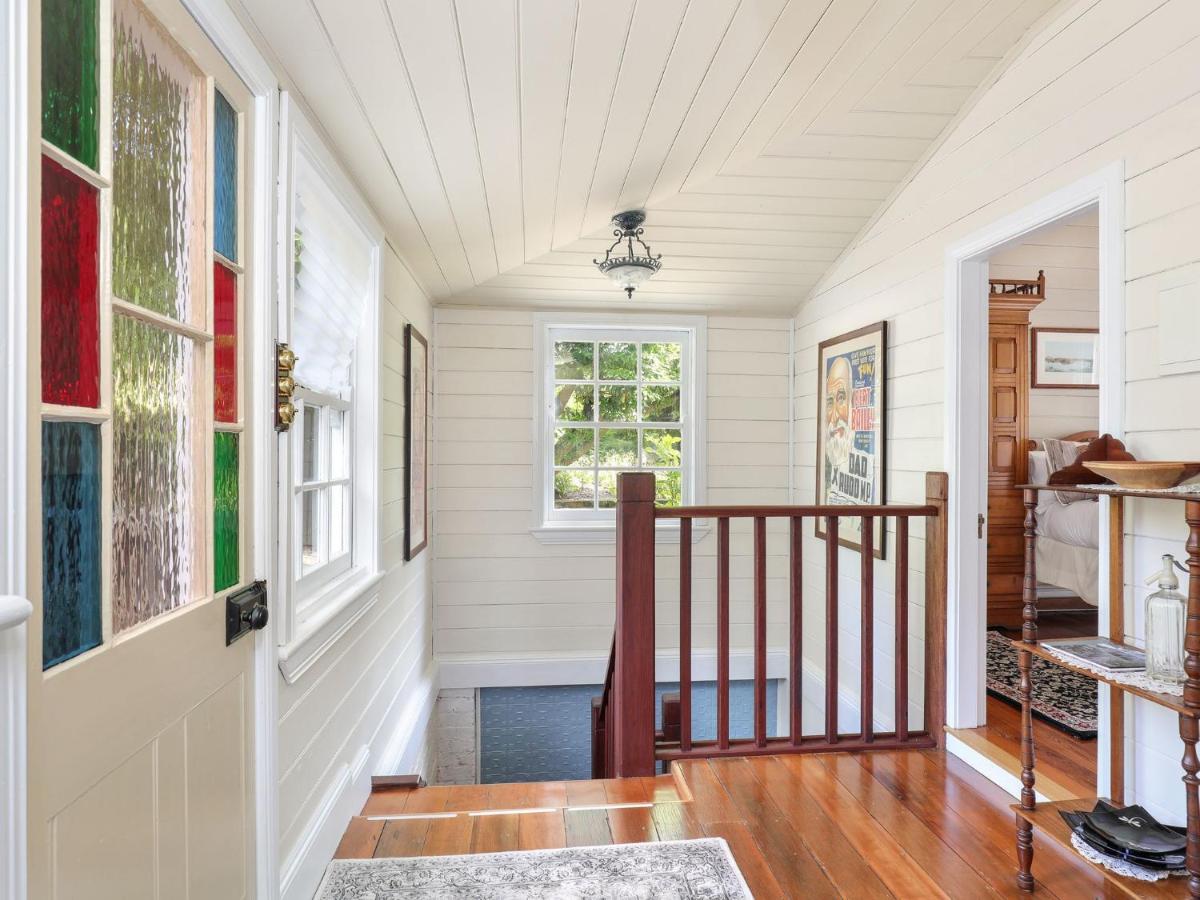 The Coach House - B&B Mount Victoria