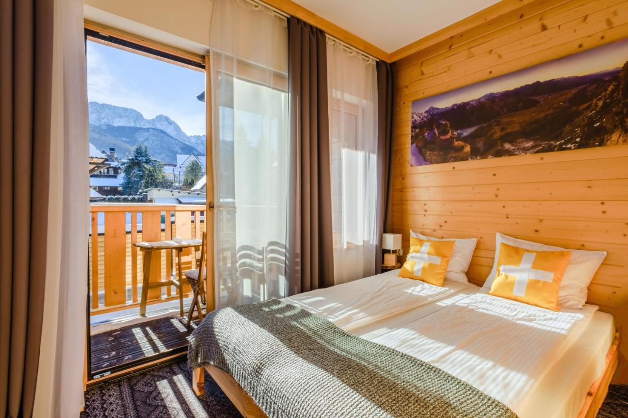 Deluxe Appartement met Balkon en Uitzicht op de Bergen