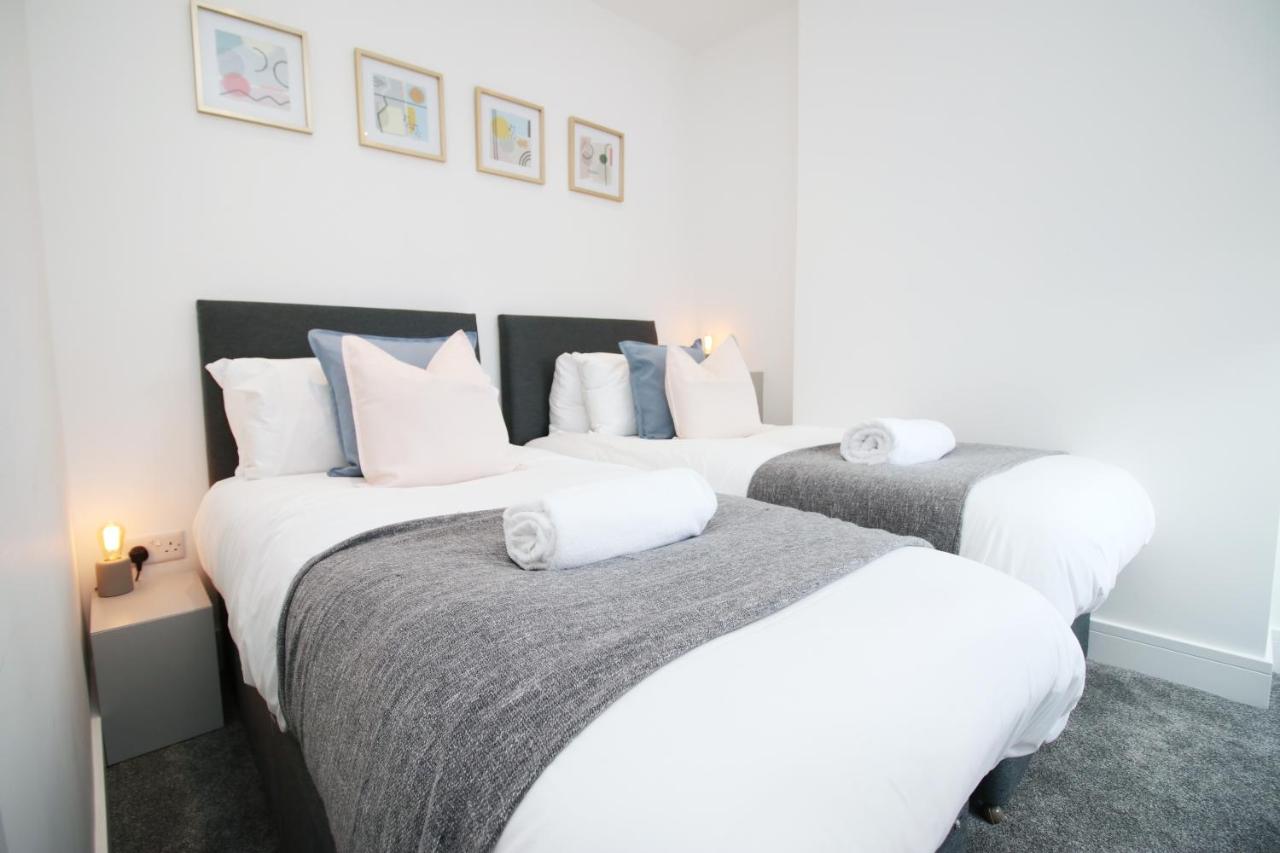 No 49 City apartments, perfect for Business and Leisure stays, 10 min drive into City Centre, easy access to local transport, 1BR and 2BR available, FREE parking - B&B Cardiff