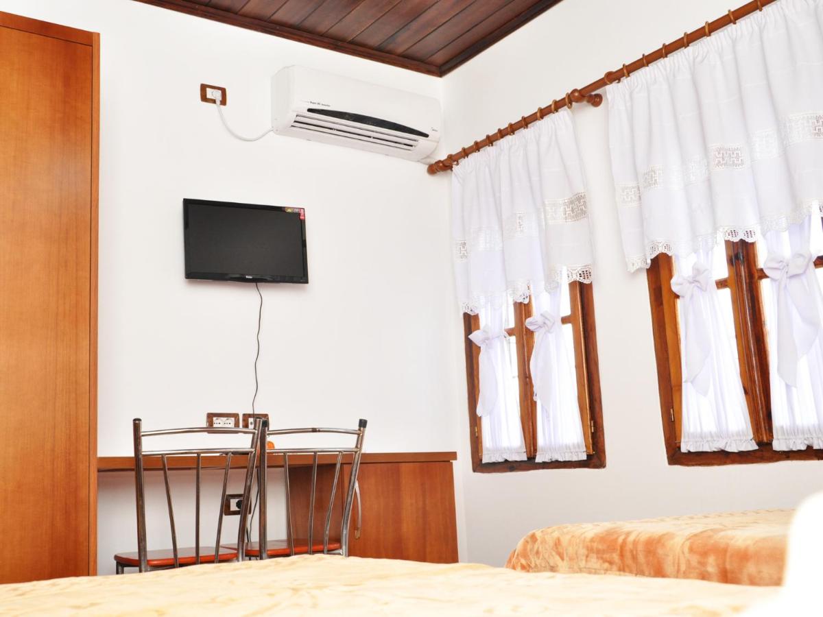 Chambre Double Deluxe (2 Adultes + 1 Enfant)