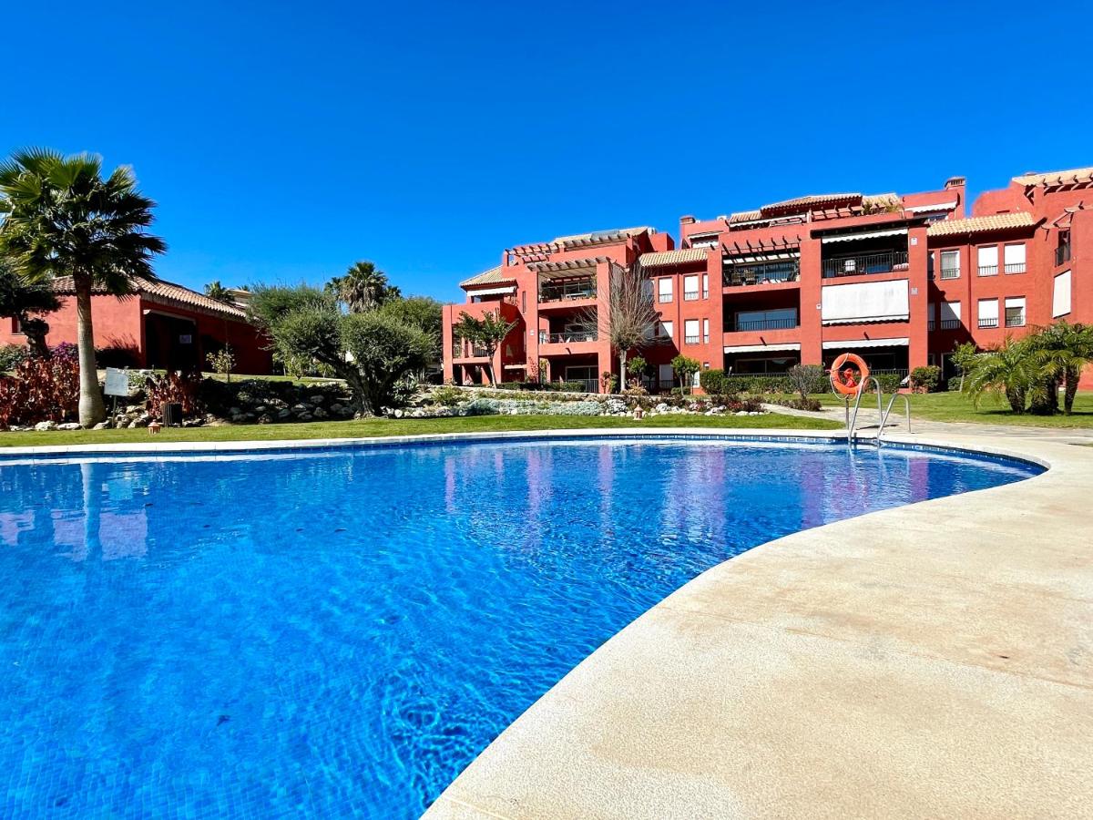Pool View GOLF FAMILY Ground Floor Terrace with barbecue in Mijas Costa - B&B Mijas