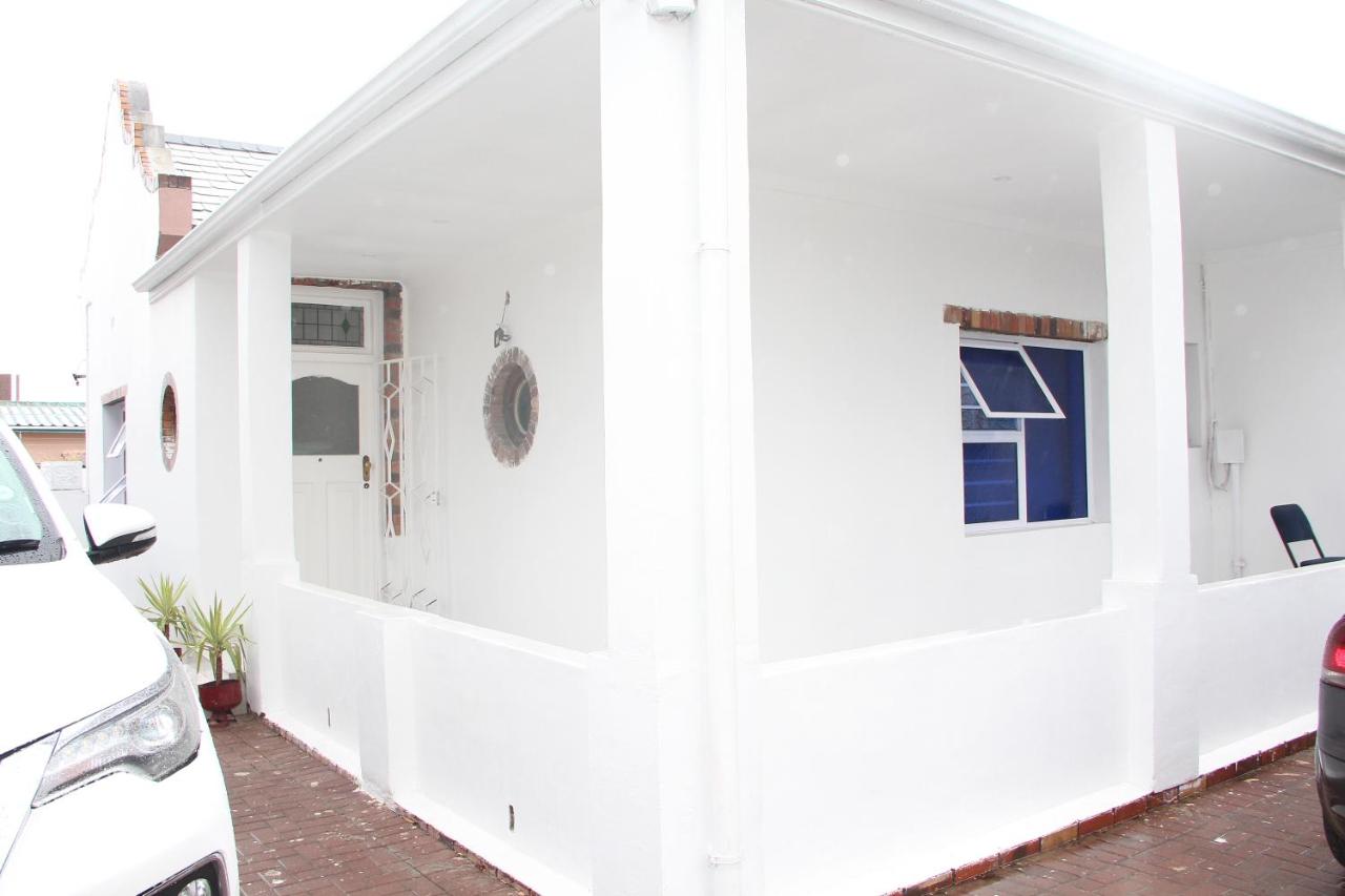 B&B Cape Town - The White House Lodge - Bed and Breakfast Cape Town