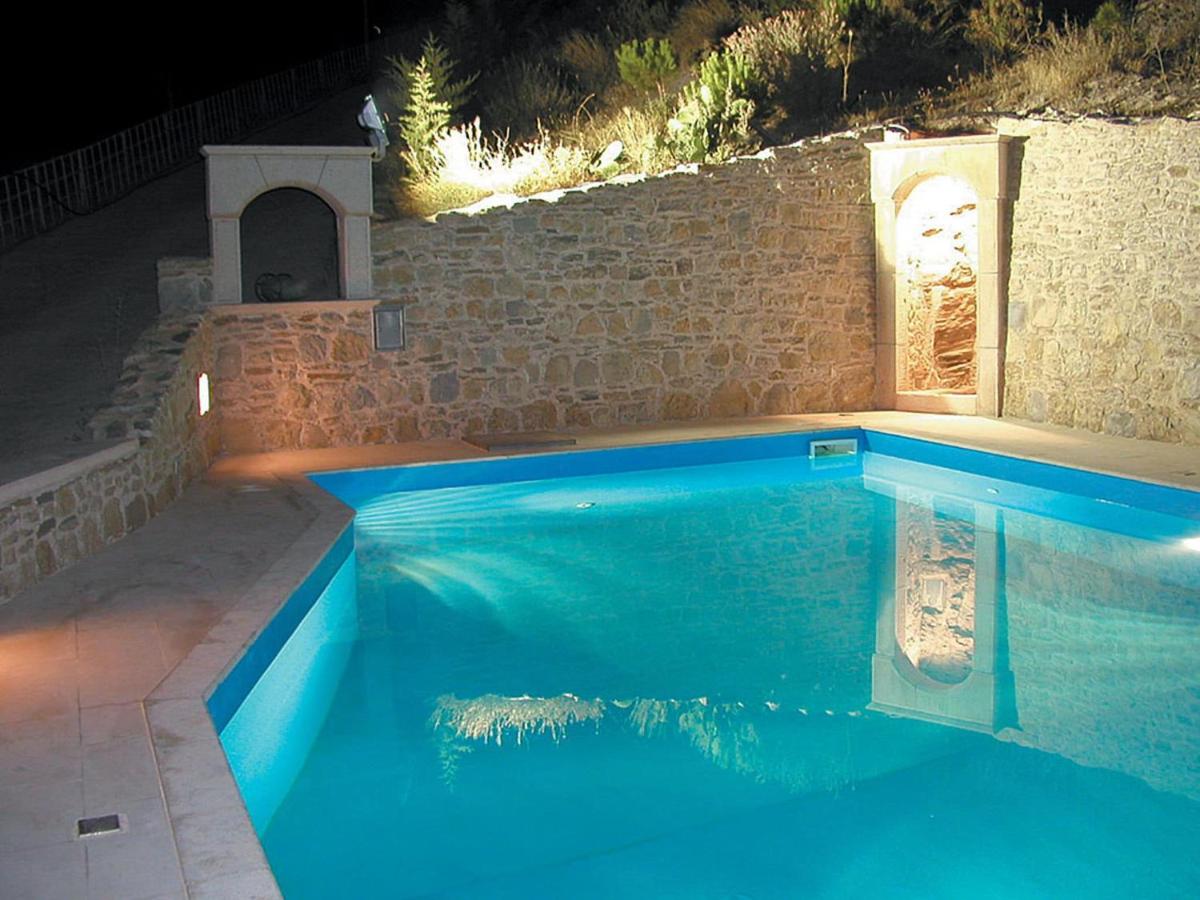B&B Áyios Síllas - Luxurious Villa in Malades Crete - Bed and Breakfast Áyios Síllas