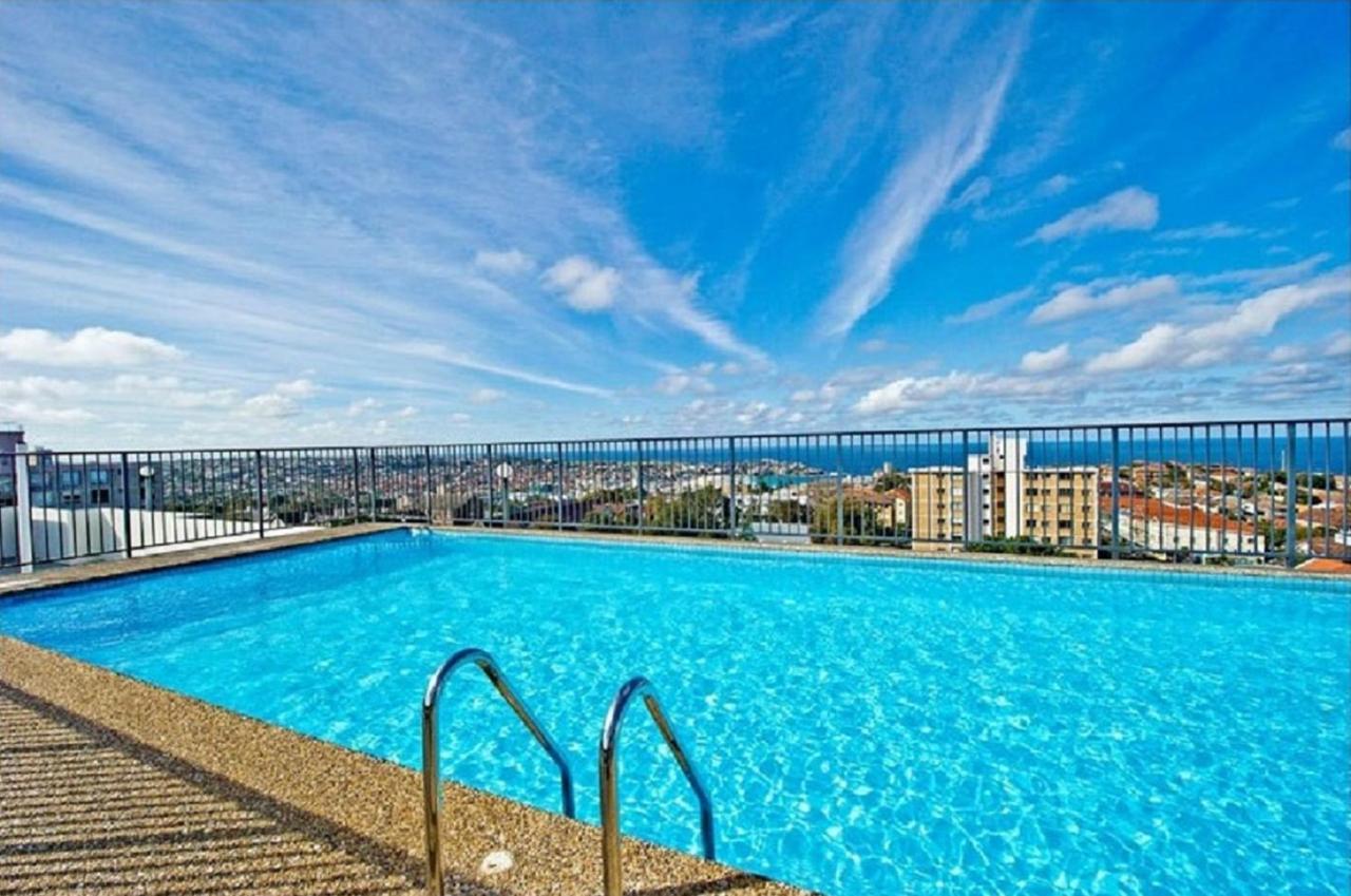 B&B Sydney - HolidayRento Bondi Beach Ocean View Rooftop Pool - Bed and Breakfast Sydney