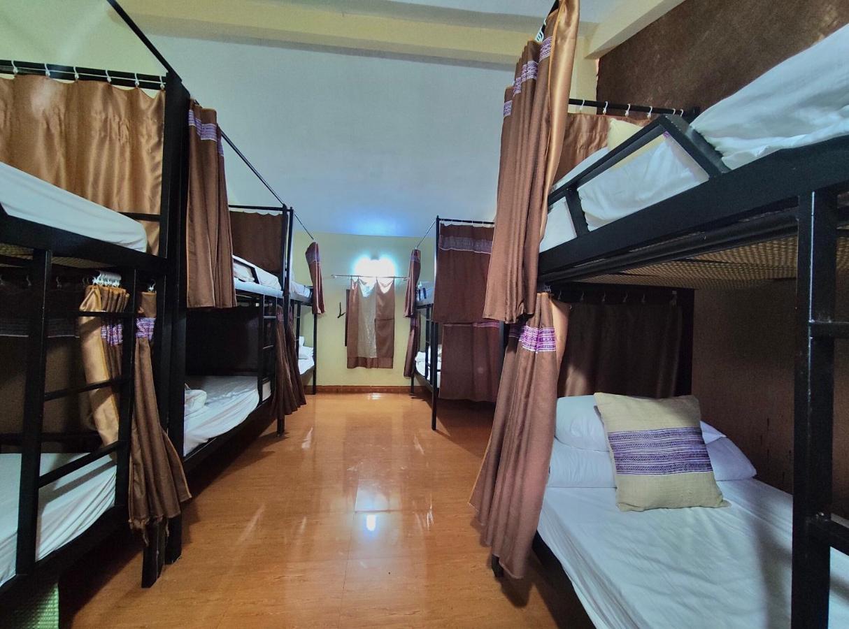 Habitación compartida mixta de 10 camas