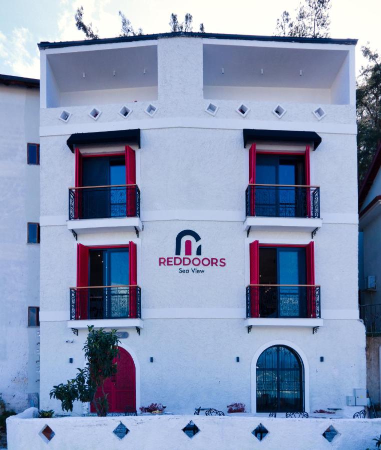 Reddoors Suites Sea View - B&B