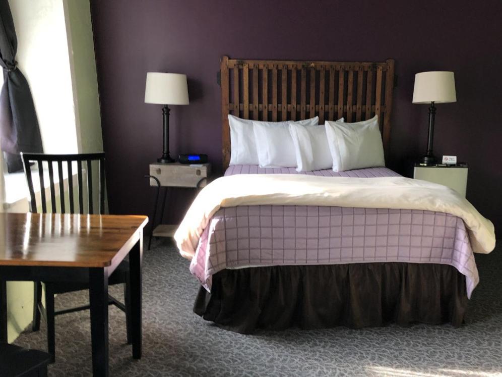 Queen Room