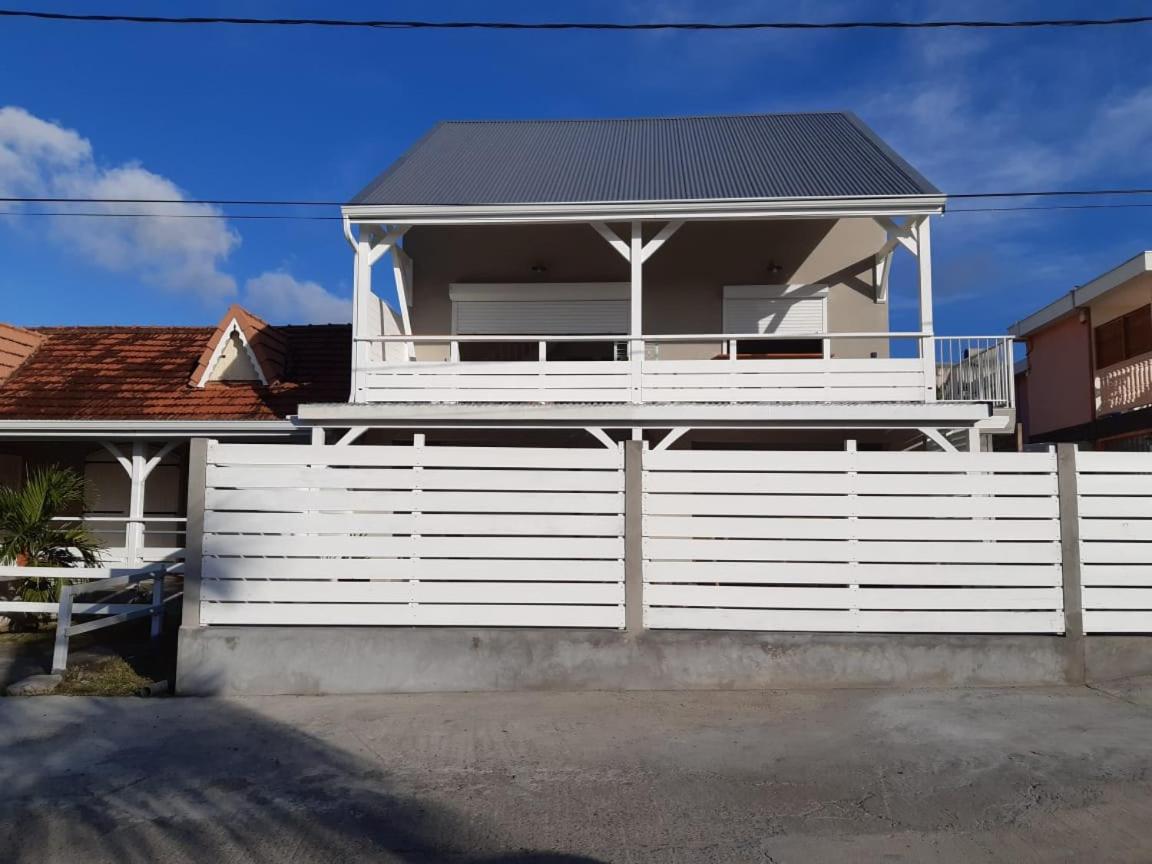 Appartement neuf a 150 metres de la mer wifi - B&B Le Diamant