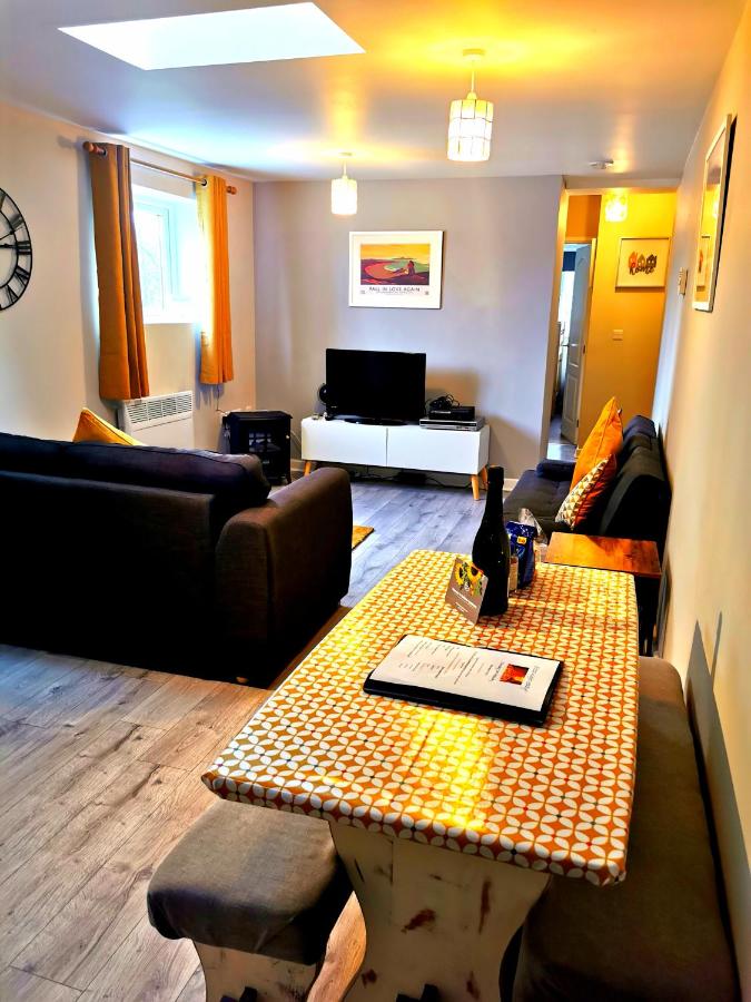 B&B Tenby - Sunflower Apartment, Family accommodation Near Tenby in Pembrokeshire - Bed and Breakfast Tenby